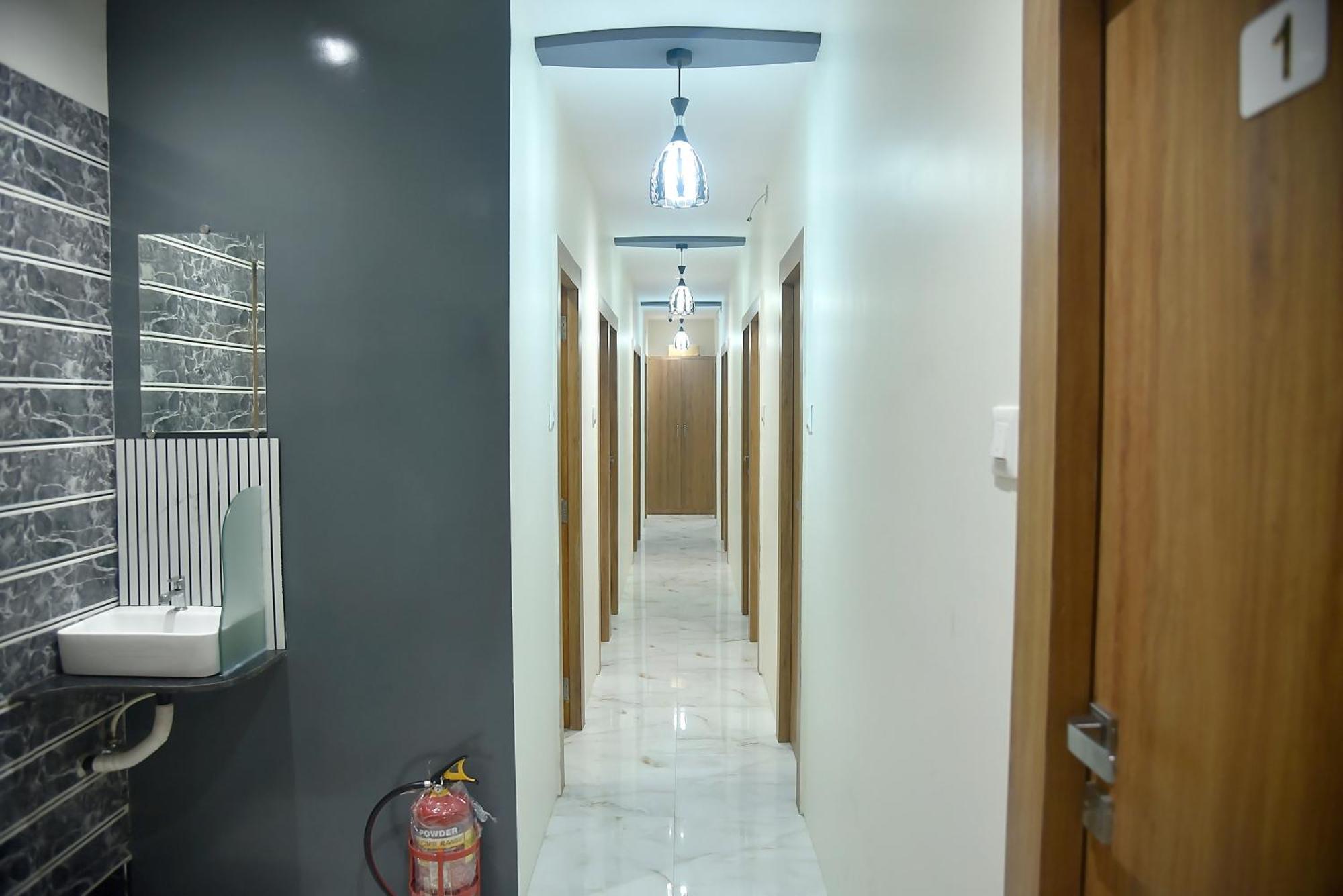 Vogue Cabin Stay Near Nesco Bombay Exhibition Centre Exterior photo