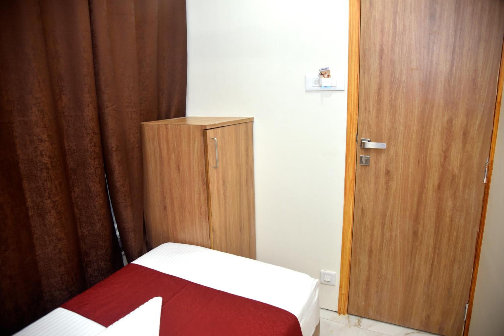 Vogue Cabin Stay Near Nesco Bombay Exhibition Centre Exterior photo